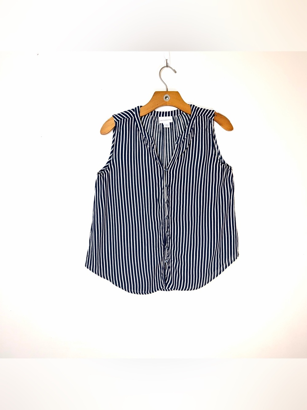 Liz Claiborne Navy and White Striped Sleeveless Button-Down Top